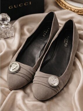 Gucci Hysteria Gray Suede Ballet Flats with Silver Medallion